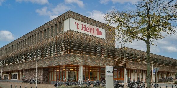 Deze afbeelding heeft een leeg alt-attribuut; de bestandsnaam is hert.jpg